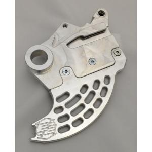 "Cubre disco trasero aluminio macizo Enduro Engineering instalado en Beta 300 RR 2024"

"Protector rotor freno y soporte caliper Beta Hard Enduro EE 33-048"

"Detalle aleta reemplazable protector disco trasero Beta Racing"
