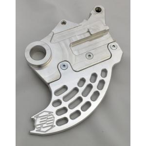 "Cubre disco trasero aluminio macizo Enduro Engineering instalado en Suzuki RMZ 450"

"Protector rotor freno y soporte caliper Suzuki motocross EE 33-073"

"Detalle aleta reemplazable protector disco trasero Suzuki RM-Z 250"
